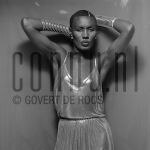 05-06-1978 Grace Jones at studio in Amsterdam, Juni 05, 1978.

[keywords]Black & White Image, Half Length, Eyecontact, Bracelets[/keywords]